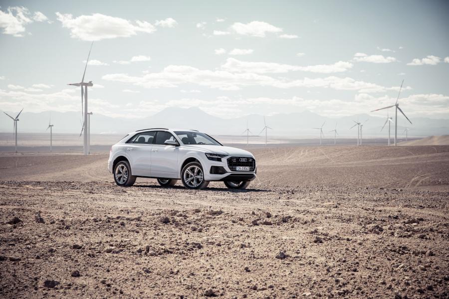  Audi Q8 55 TFSI Quattro 2018 года  (WW) (фото 27 из 42)